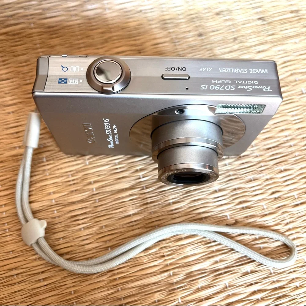 Canon PowerShot SD790 IS 10MP Digital Elph Camera Silver Bundle - Picture 4 of 14